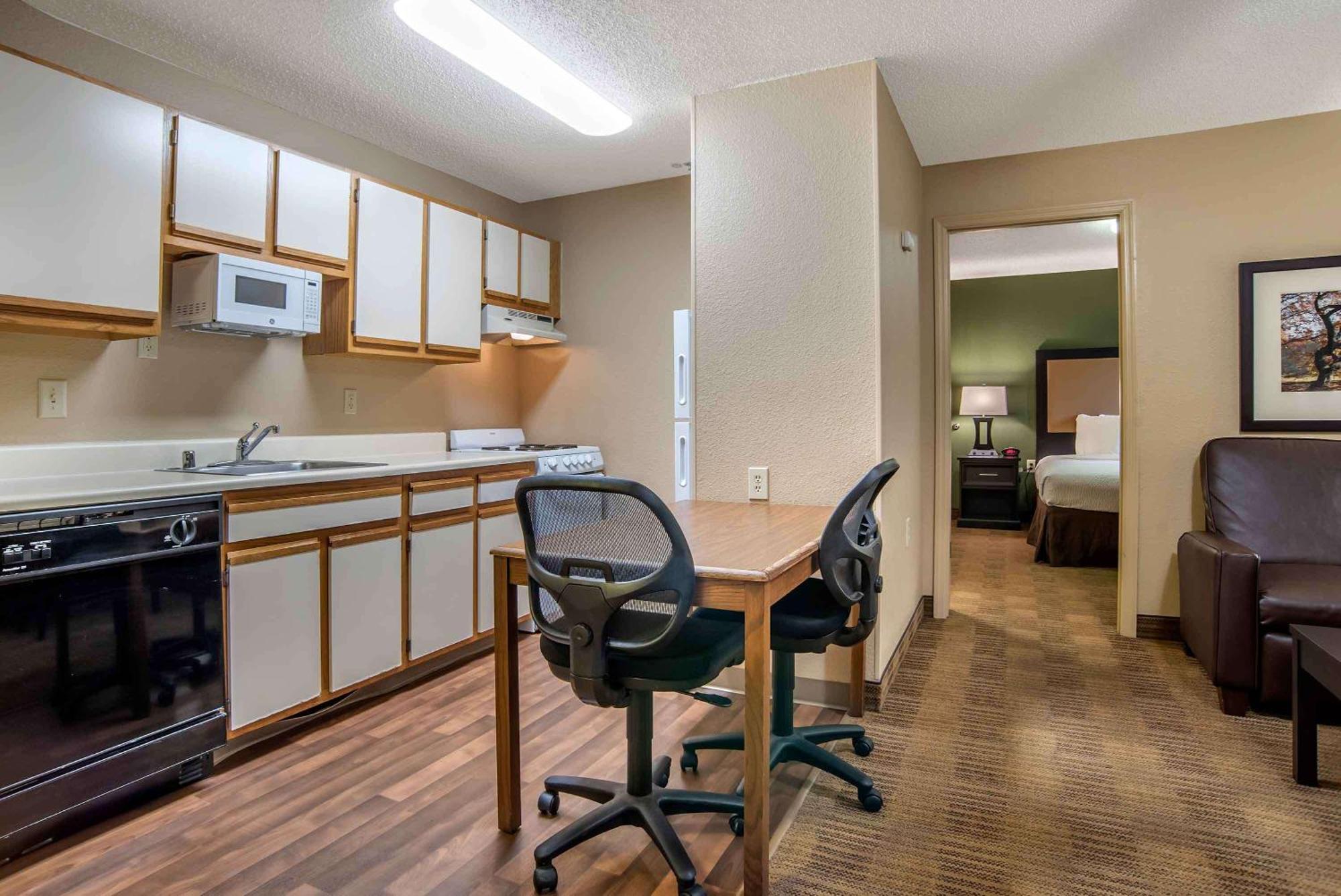 Extended Stay America Suites - Oklahoma City - Northwest Екстер'єр фото